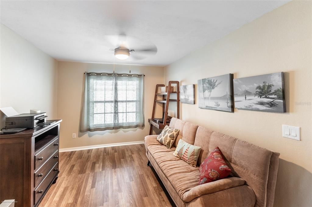 待售: $240,000 (2 贝兹, 2 浴室, 1168 平方英尺)