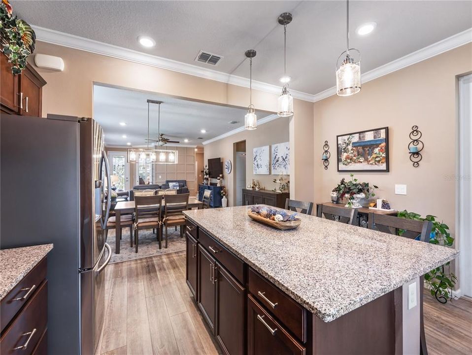 Под контрактом: $293,392 (2 спален, 2 ванн, 1432 Квадратных фут)