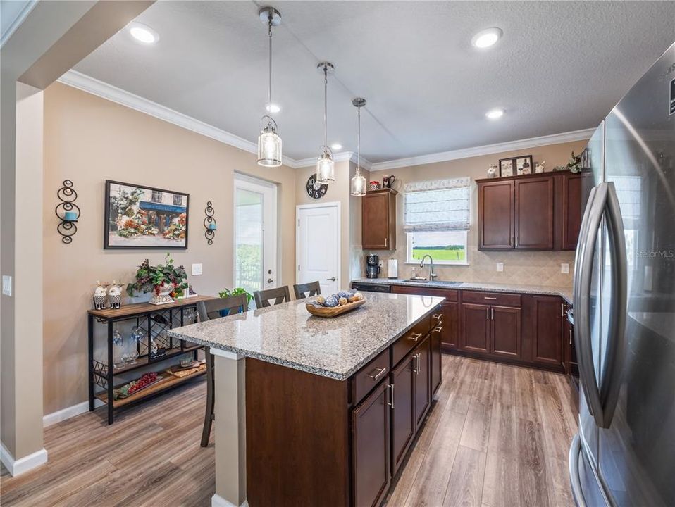 Под контрактом: $293,392 (2 спален, 2 ванн, 1432 Квадратных фут)