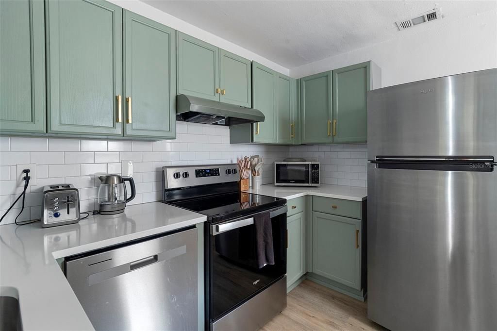 For Sale: $445,000 (3 beds, 2 baths, 1172 Square Feet)