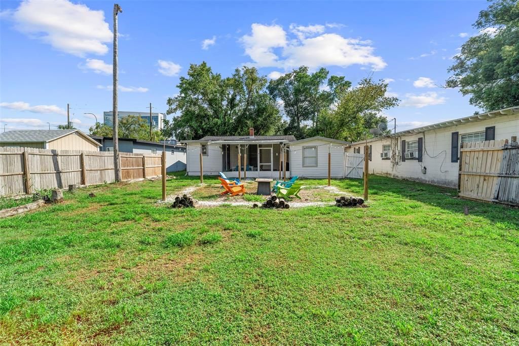 For Sale: $445,000 (3 beds, 2 baths, 1172 Square Feet)