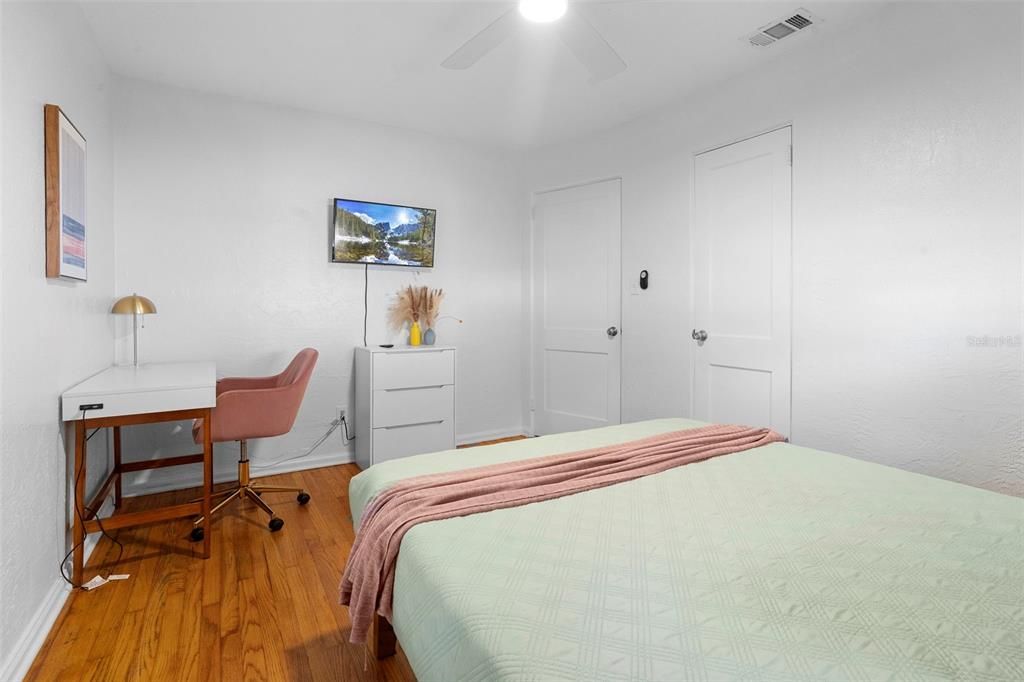 For Sale: $445,000 (3 beds, 2 baths, 1172 Square Feet)