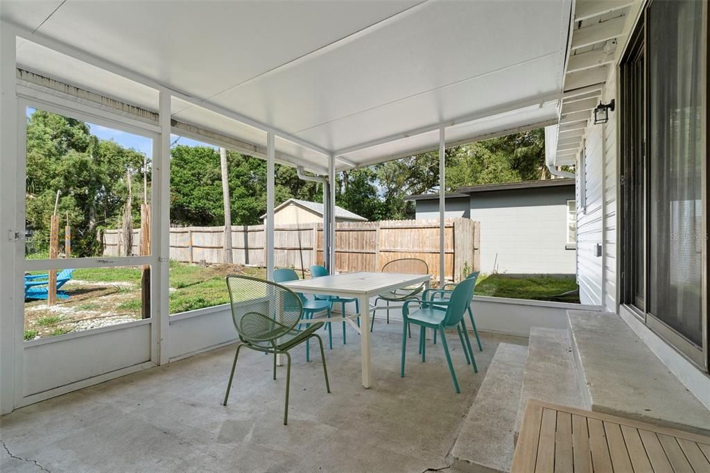 For Sale: $445,000 (3 beds, 2 baths, 1172 Square Feet)