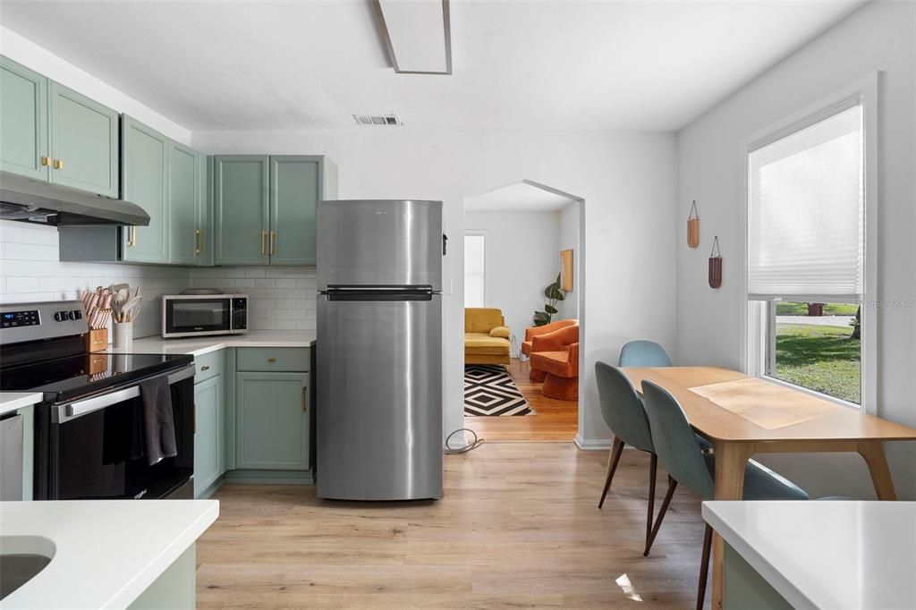 For Sale: $445,000 (3 beds, 2 baths, 1172 Square Feet)