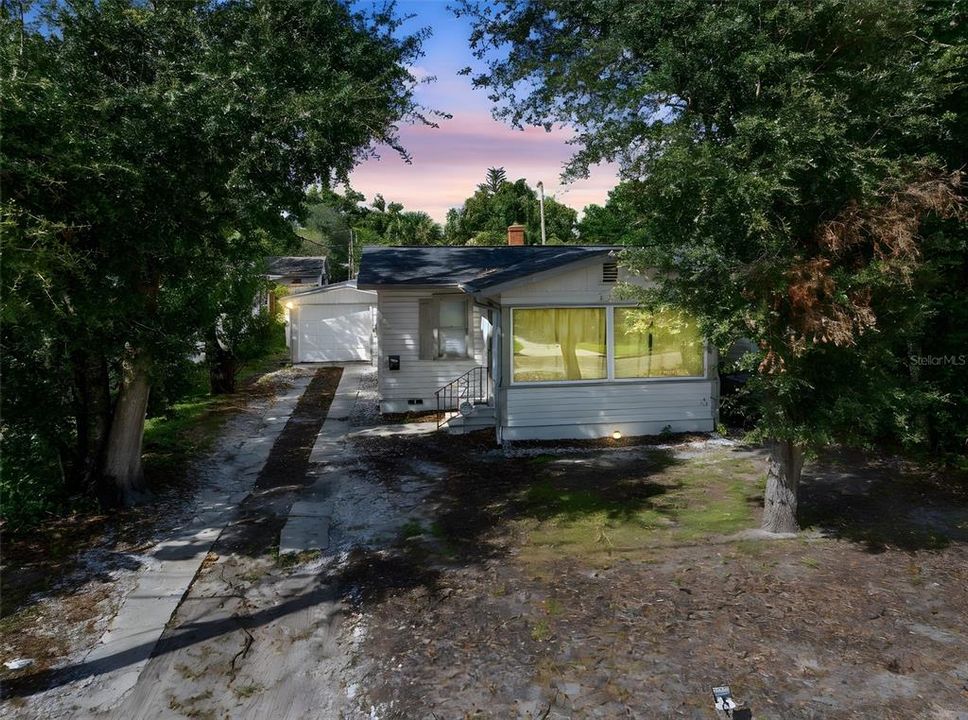 For Sale: $445,000 (3 beds, 2 baths, 1172 Square Feet)