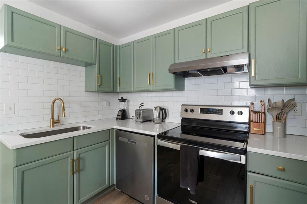 For Sale: $445,000 (3 beds, 2 baths, 1172 Square Feet)