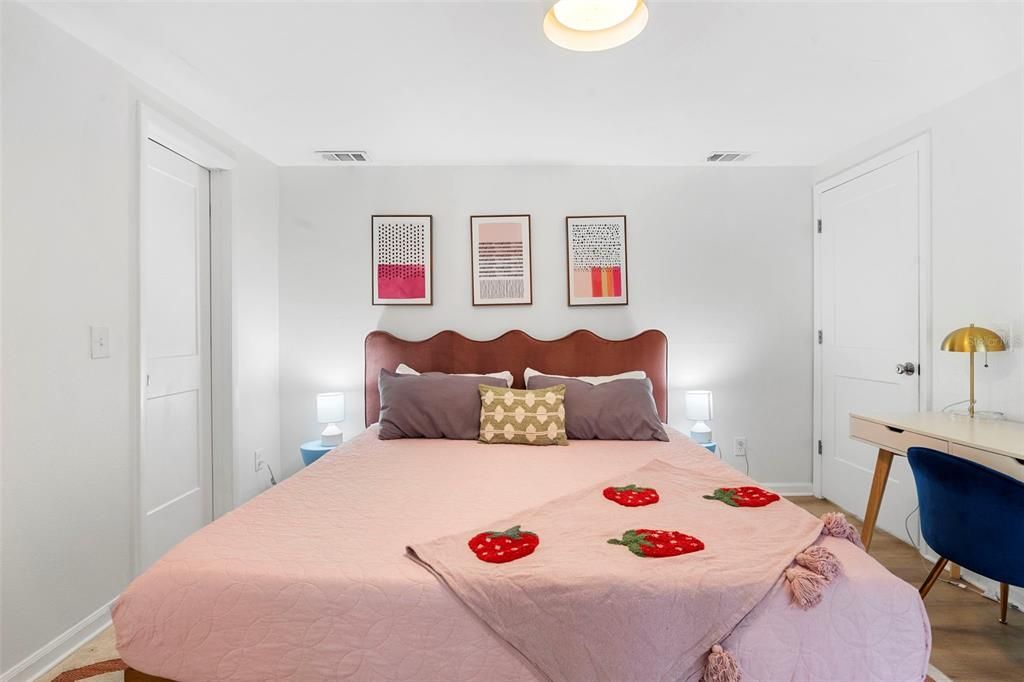 For Sale: $445,000 (3 beds, 2 baths, 1172 Square Feet)