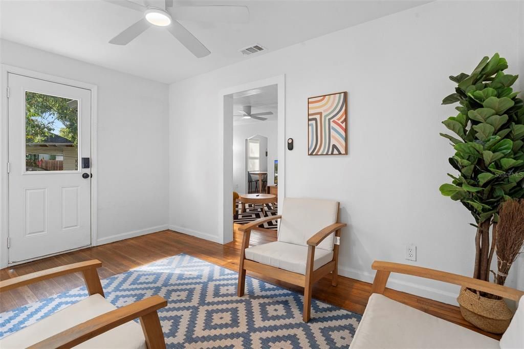 For Sale: $445,000 (3 beds, 2 baths, 1172 Square Feet)