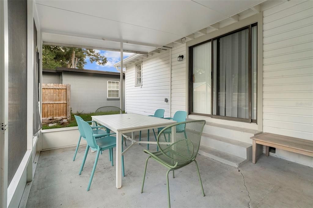 For Sale: $445,000 (3 beds, 2 baths, 1172 Square Feet)