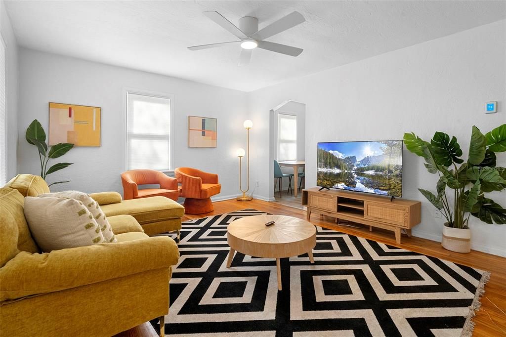 For Sale: $445,000 (3 beds, 2 baths, 1172 Square Feet)