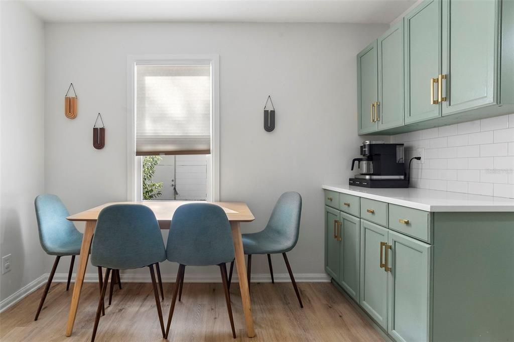 For Sale: $445,000 (3 beds, 2 baths, 1172 Square Feet)