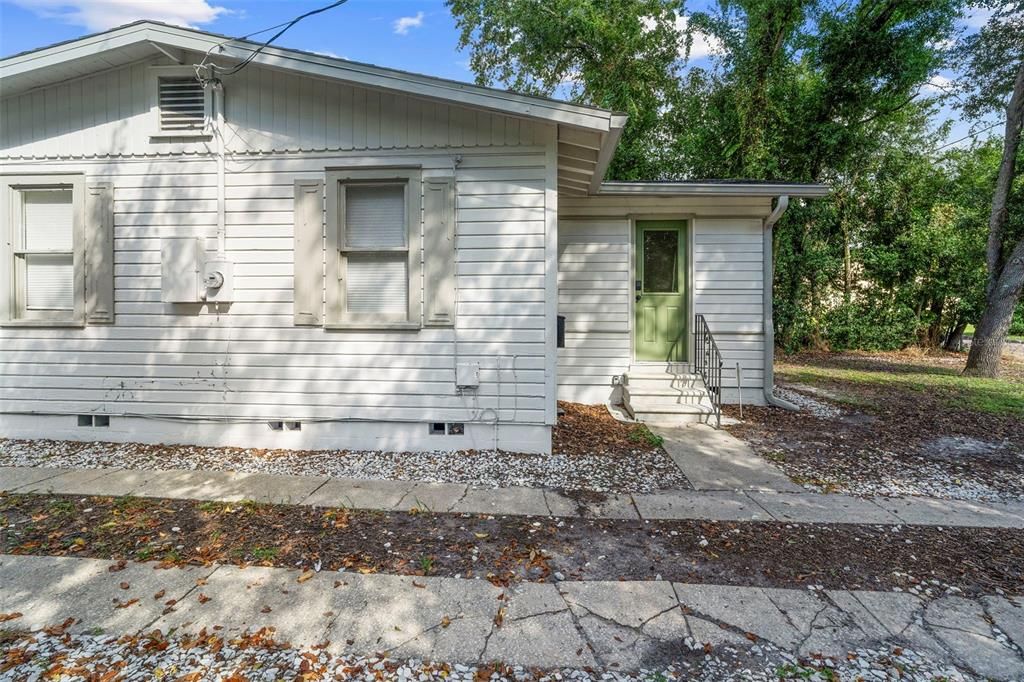 For Sale: $445,000 (3 beds, 2 baths, 1172 Square Feet)