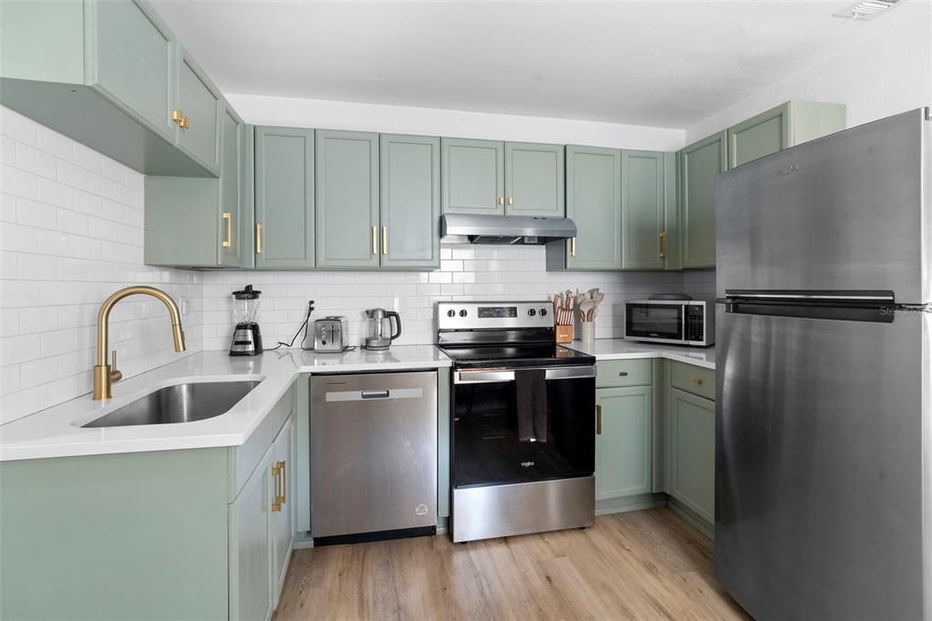 For Sale: $445,000 (3 beds, 2 baths, 1172 Square Feet)