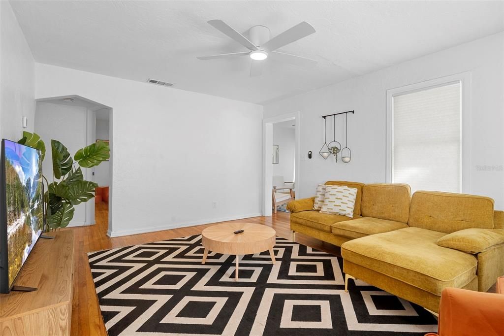 For Sale: $445,000 (3 beds, 2 baths, 1172 Square Feet)