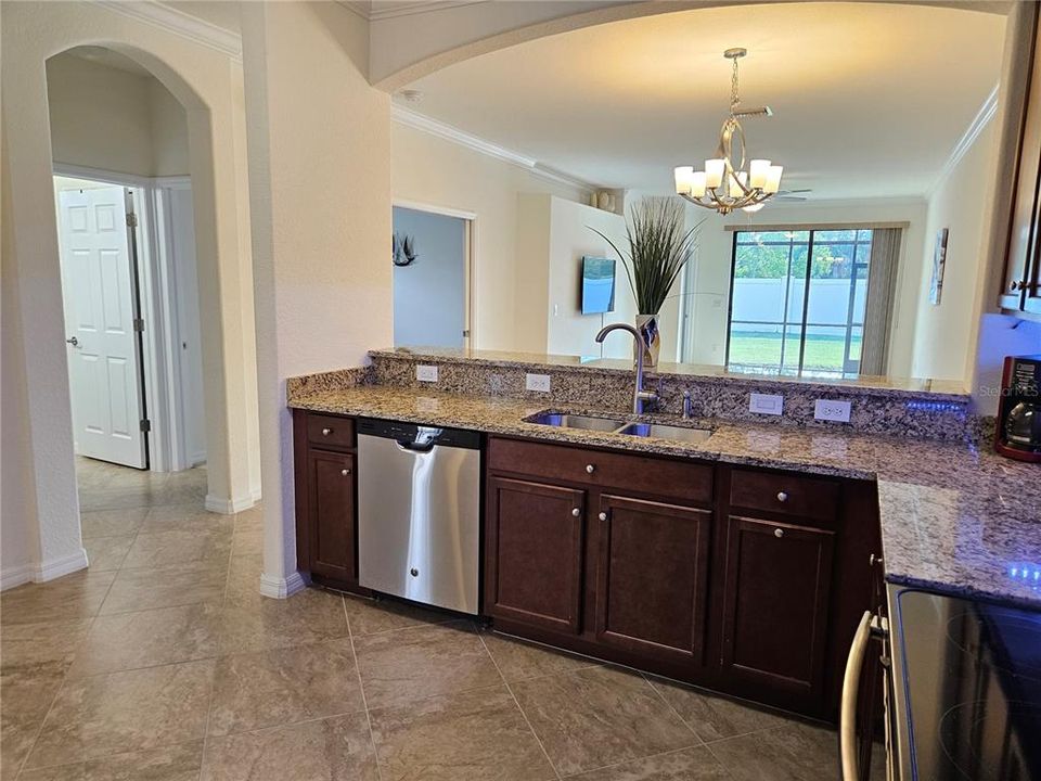 For Rent: $2,100 (3 beds, 2 baths, 1412 Square Feet)