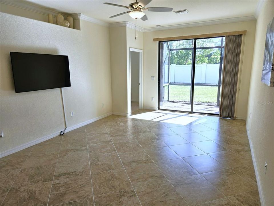 For Rent: $2,100 (3 beds, 2 baths, 1412 Square Feet)