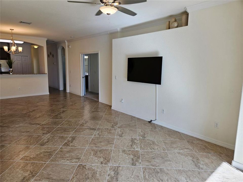 For Rent: $2,100 (3 beds, 2 baths, 1412 Square Feet)