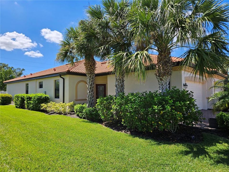 For Rent: $2,100 (3 beds, 2 baths, 1412 Square Feet)