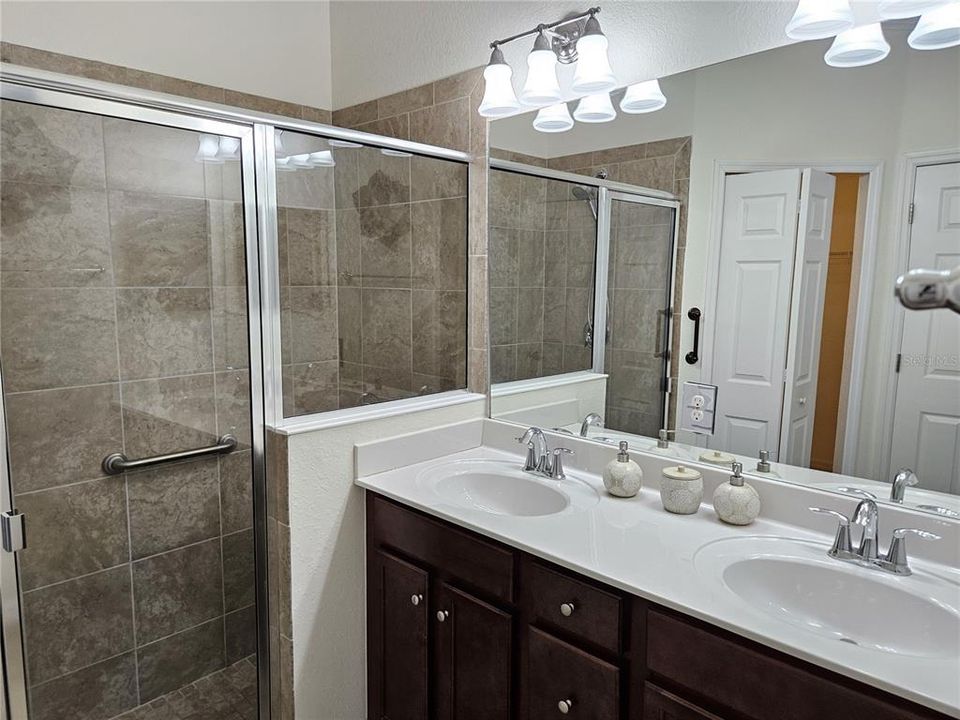 For Rent: $2,100 (3 beds, 2 baths, 1412 Square Feet)