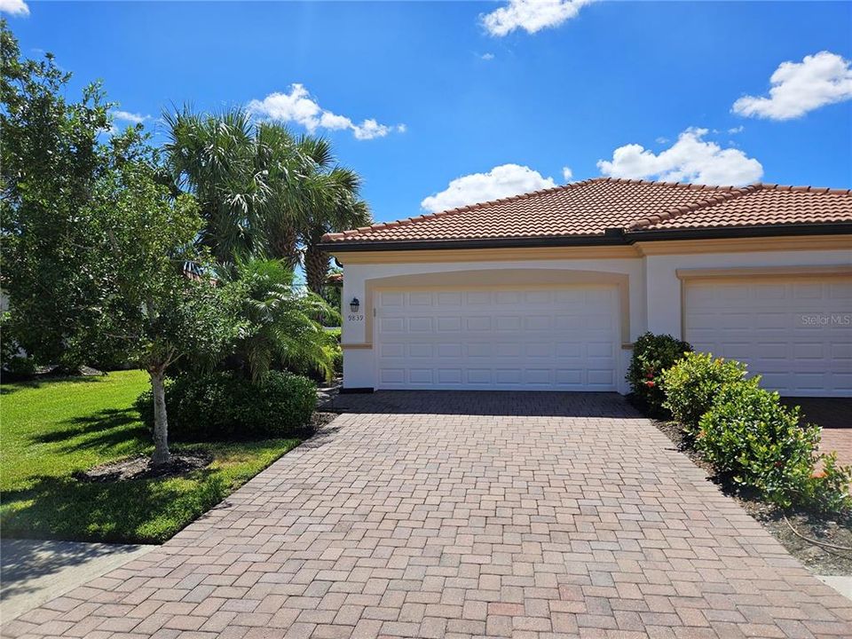 For Rent: $2,100 (3 beds, 2 baths, 1412 Square Feet)