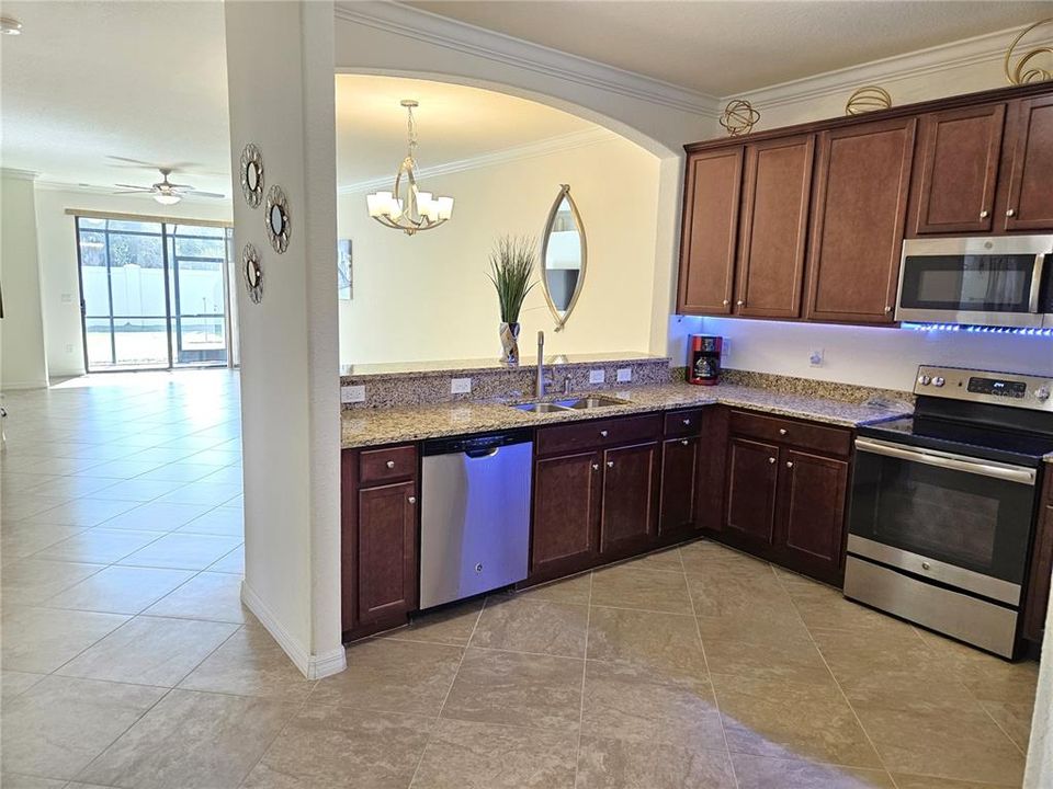 For Rent: $2,100 (3 beds, 2 baths, 1412 Square Feet)