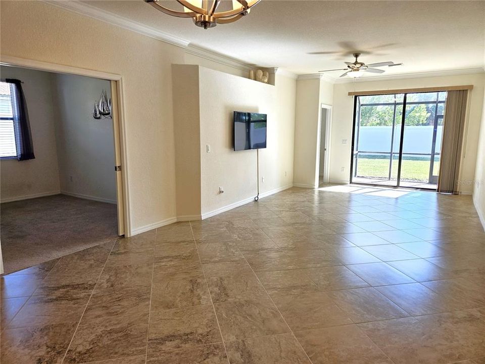 For Rent: $2,100 (3 beds, 2 baths, 1412 Square Feet)