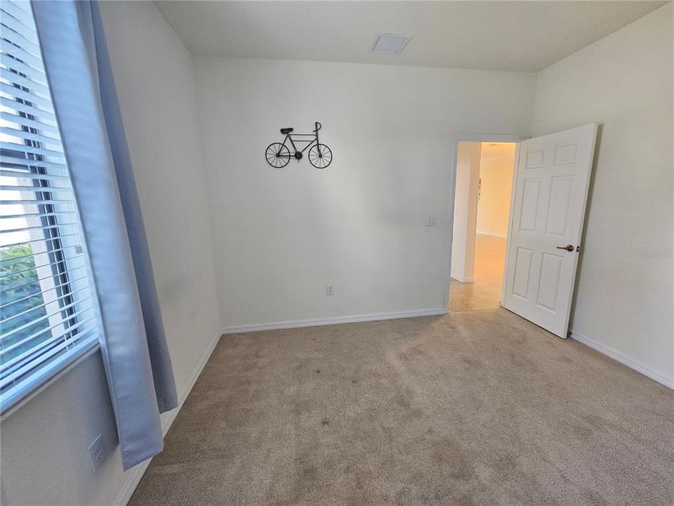 For Rent: $2,100 (3 beds, 2 baths, 1412 Square Feet)