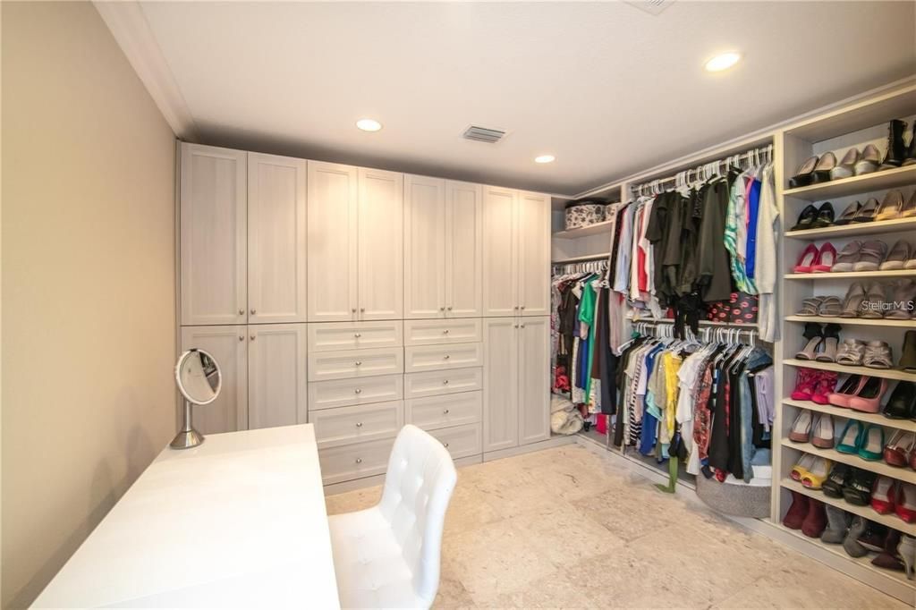 For Rent: $11,500 (3 beds, 3 baths, 2507 Square Feet)