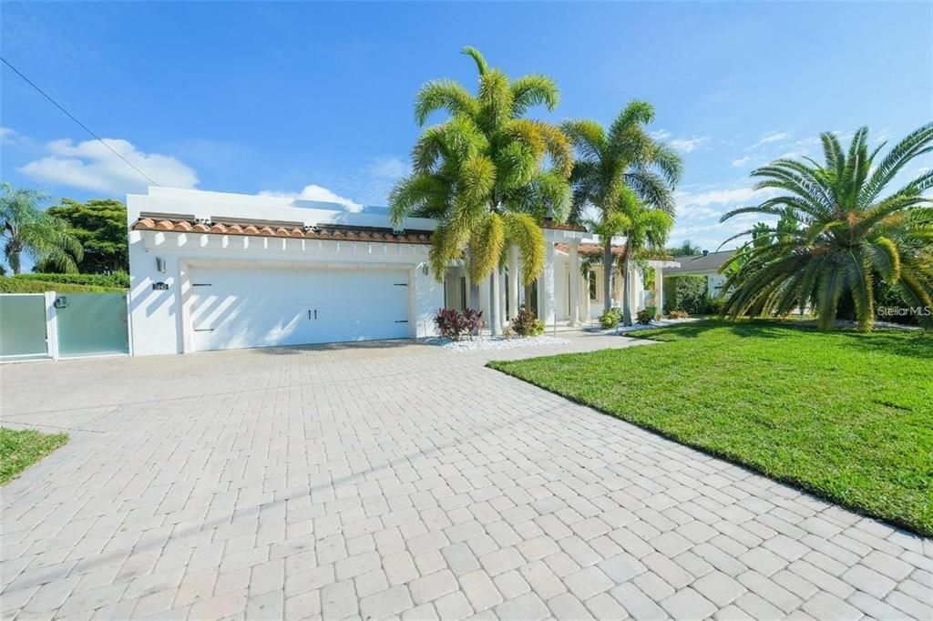 For Rent: $11,500 (3 beds, 3 baths, 2507 Square Feet)