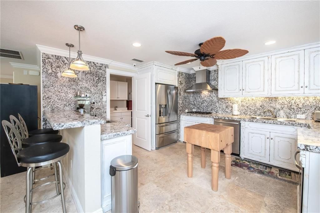 For Rent: $11,500 (3 beds, 3 baths, 2507 Square Feet)