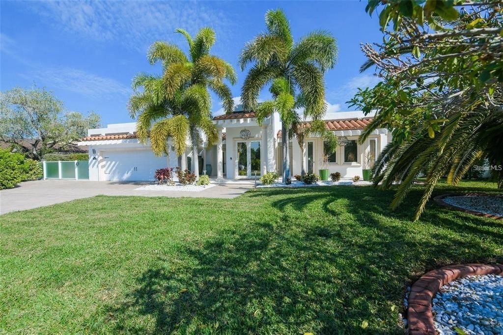 For Rent: $11,500 (3 beds, 3 baths, 2507 Square Feet)