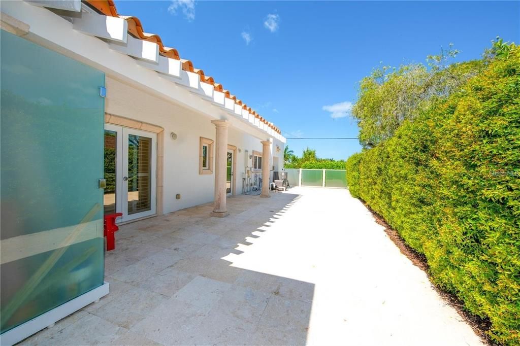 For Rent: $11,500 (3 beds, 3 baths, 2507 Square Feet)