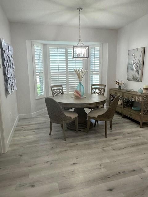 Под контрактом: $399,000 (2 спален, 2 ванн, 1698 Квадратных фут)