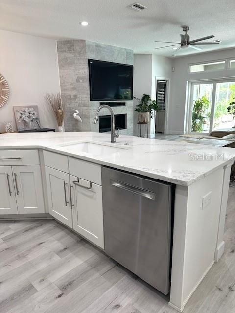 Под контрактом: $399,000 (2 спален, 2 ванн, 1698 Квадратных фут)