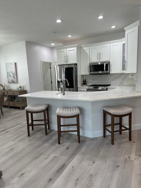 Под контрактом: $399,000 (2 спален, 2 ванн, 1698 Квадратных фут)