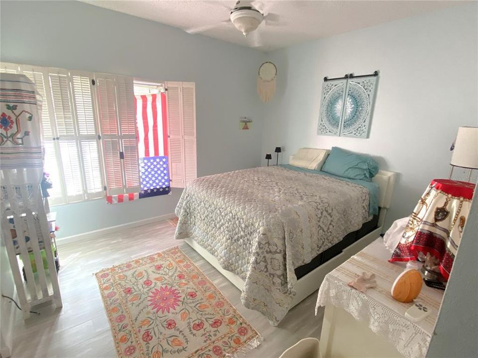 For Sale: $285,000 (2 beds, 2 baths, 1190 Square Feet)