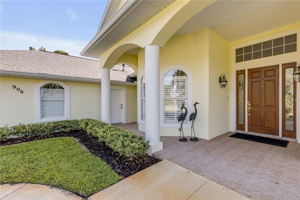 合同活跃: $999,999 (3 贝兹, 3 浴室, 3027 平方英尺)