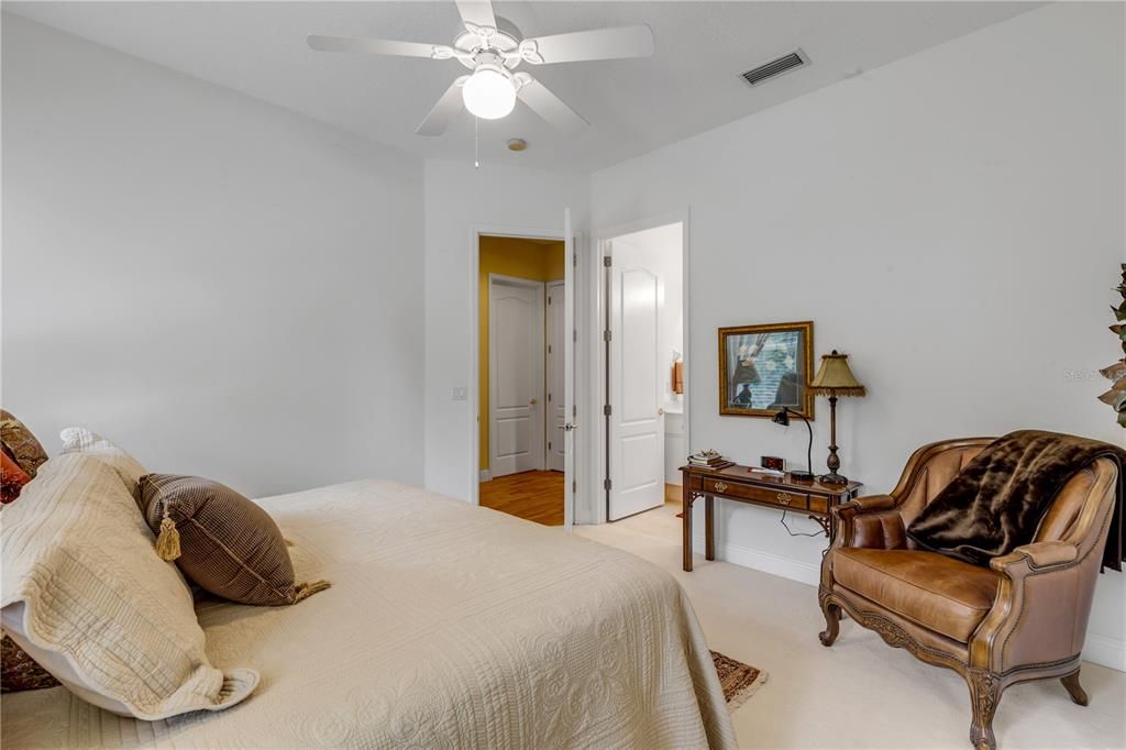 合同活跃: $999,999 (3 贝兹, 3 浴室, 3027 平方英尺)