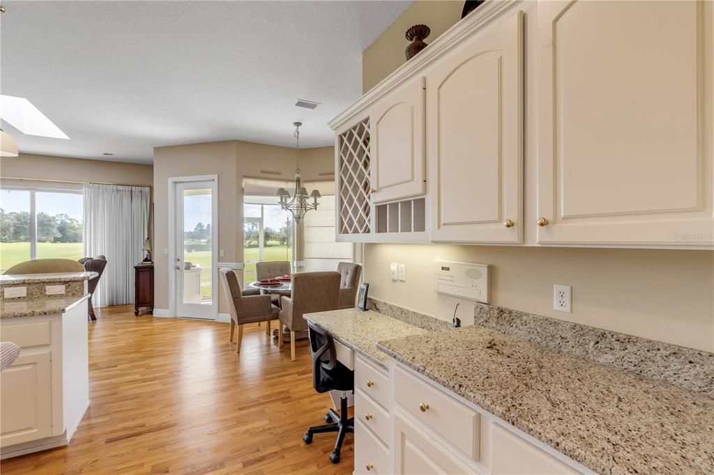 合同活跃: $999,999 (3 贝兹, 3 浴室, 3027 平方英尺)