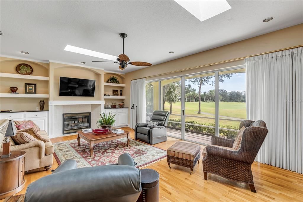 合同活跃: $999,999 (3 贝兹, 3 浴室, 3027 平方英尺)