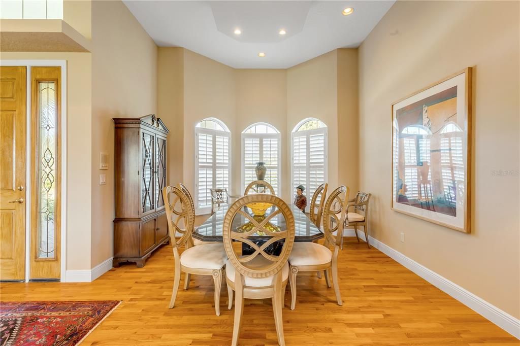 合同活跃: $999,999 (3 贝兹, 3 浴室, 3027 平方英尺)