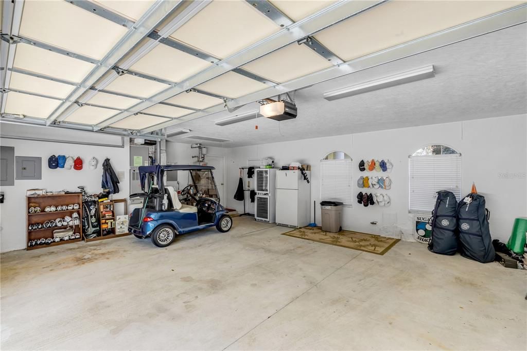 合同活跃: $999,999 (3 贝兹, 3 浴室, 3027 平方英尺)