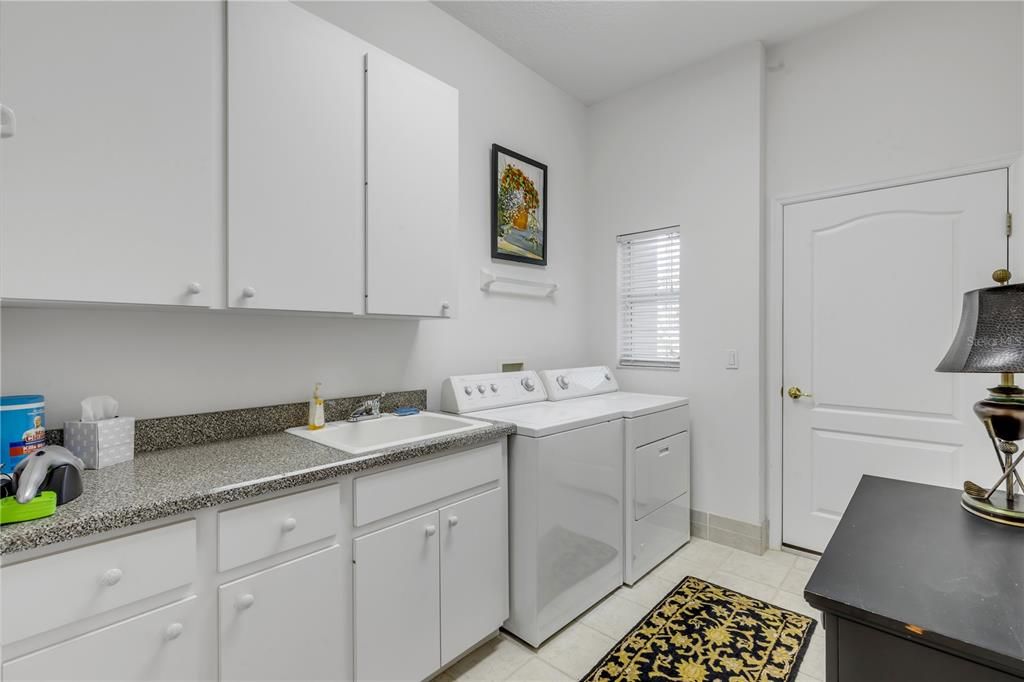 合同活跃: $999,999 (3 贝兹, 3 浴室, 3027 平方英尺)