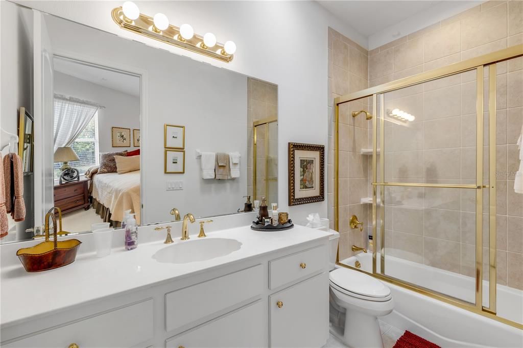 合同活跃: $999,999 (3 贝兹, 3 浴室, 3027 平方英尺)