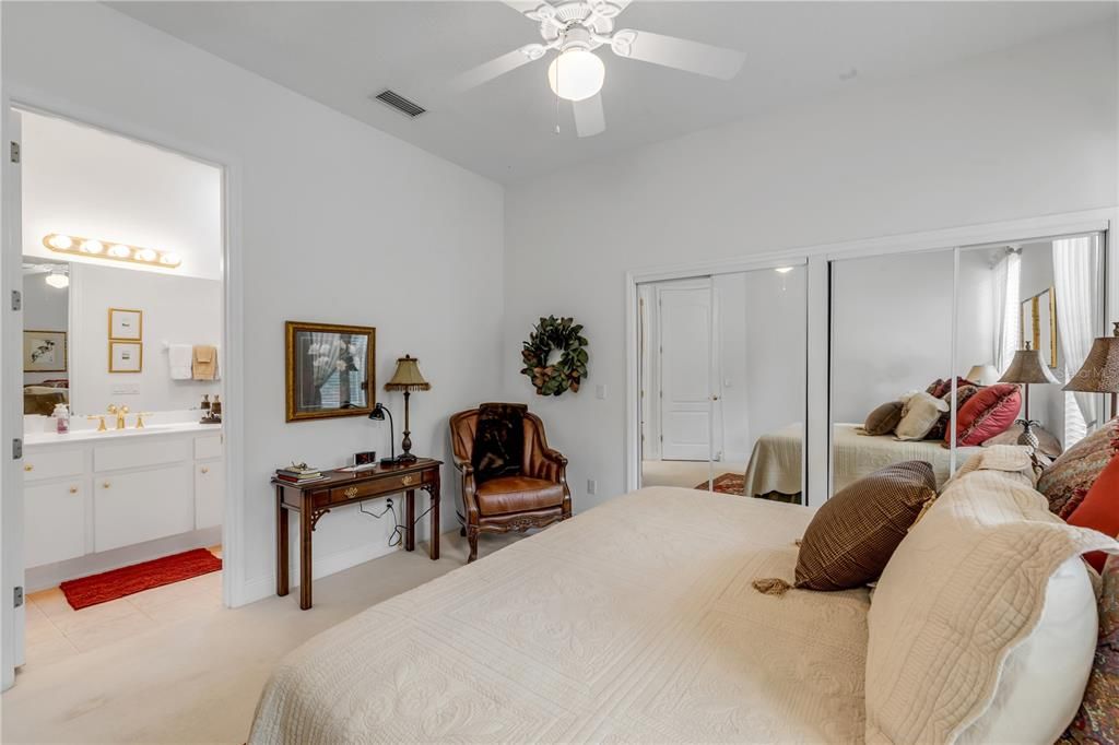 合同活跃: $999,999 (3 贝兹, 3 浴室, 3027 平方英尺)