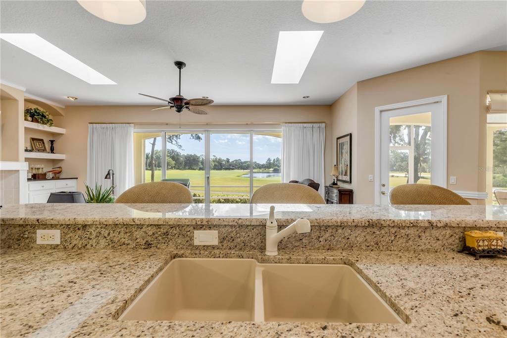 合同活跃: $999,999 (3 贝兹, 3 浴室, 3027 平方英尺)