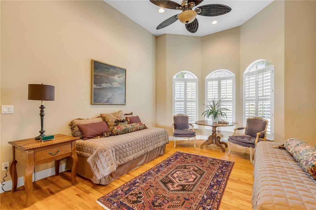 合同活跃: $999,999 (3 贝兹, 3 浴室, 3027 平方英尺)