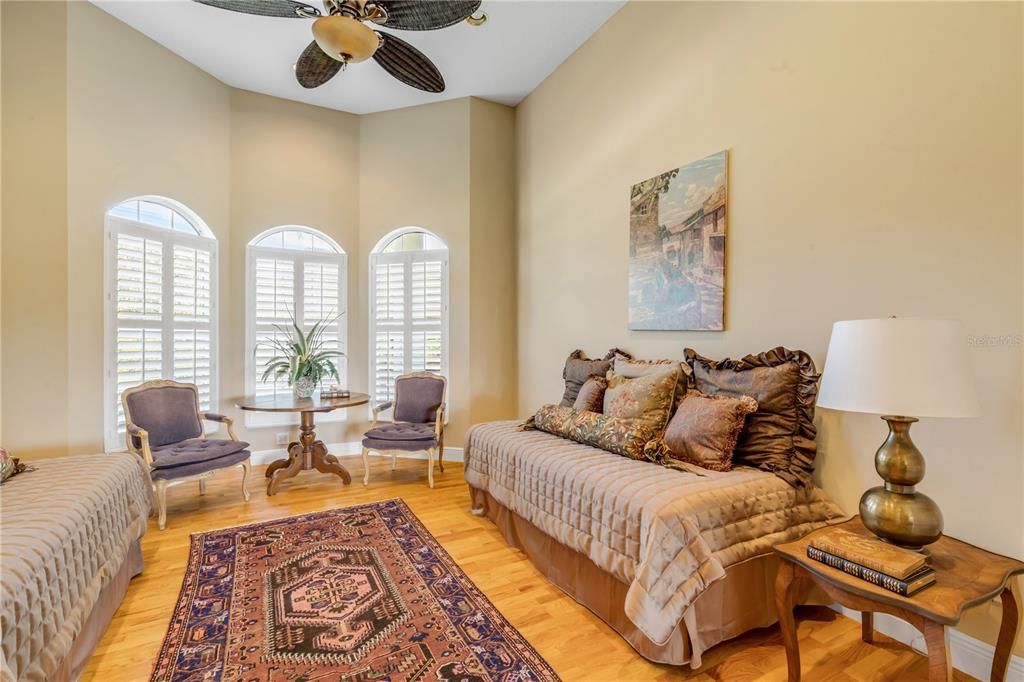 合同活跃: $999,999 (3 贝兹, 3 浴室, 3027 平方英尺)