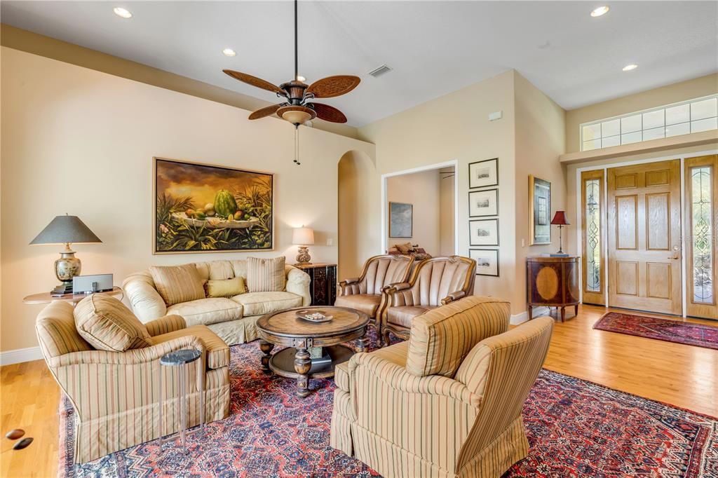 合同活跃: $999,999 (3 贝兹, 3 浴室, 3027 平方英尺)