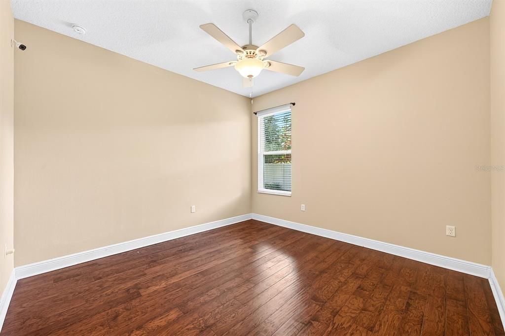 Activo con contrato: $565,000 (4 camas, 3 baños, 2930 Pies cuadrados)